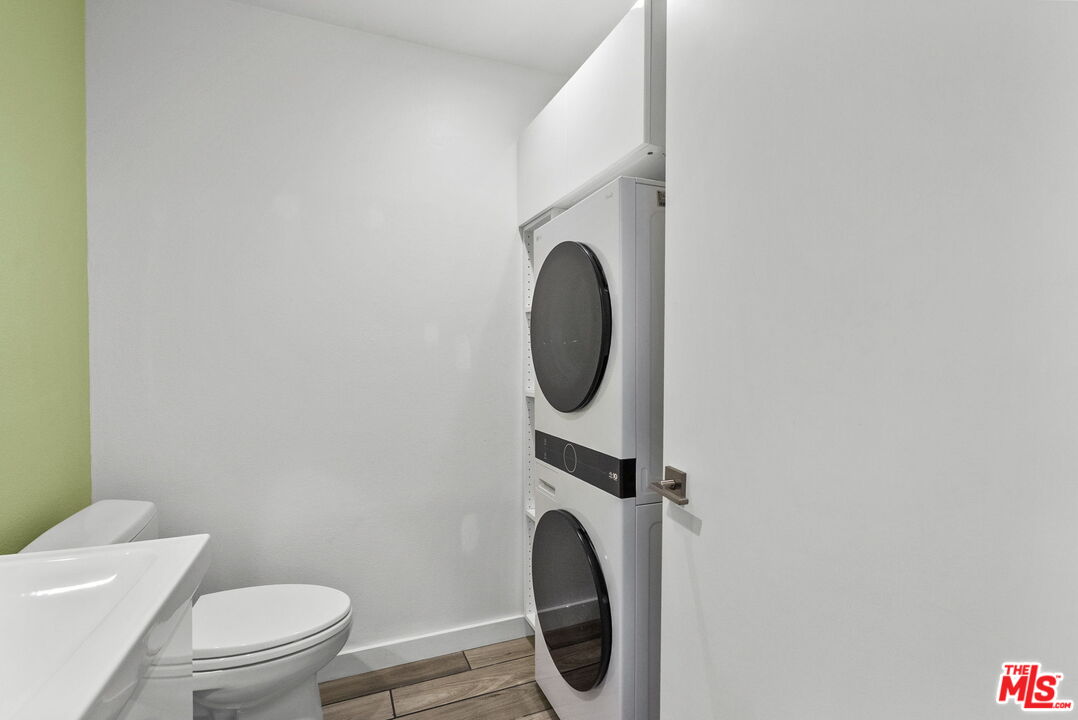 1802 20th Street, Unit B Santa Monica, CA 90404 - Photo 12 of 22 a bathroom with a toilet and a sink