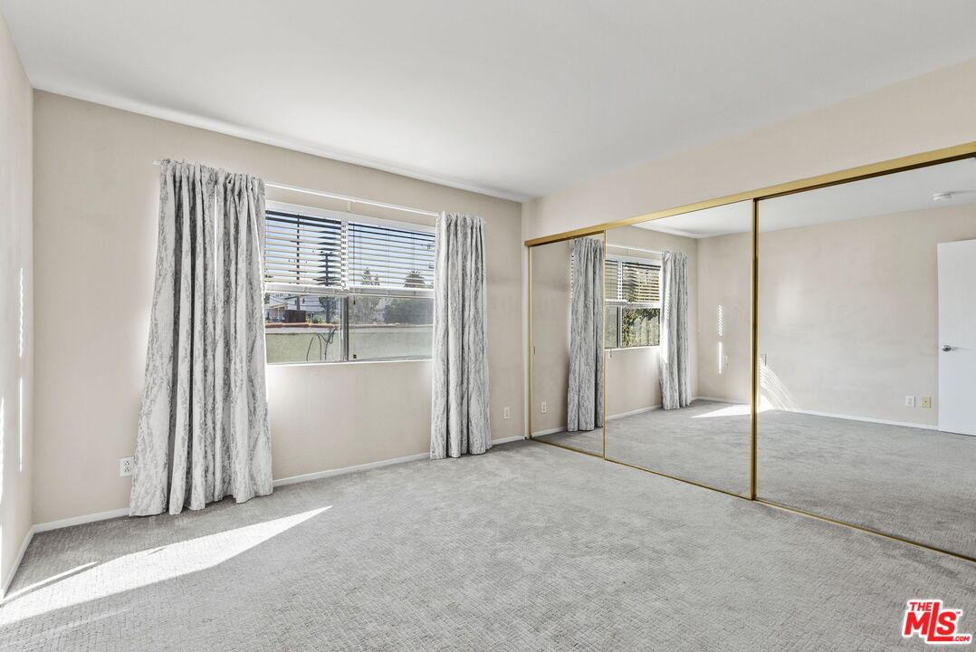 1802 20th Street, Unit B Santa Monica, CA 90404 - Photo 21 of 22 an empty room with windows