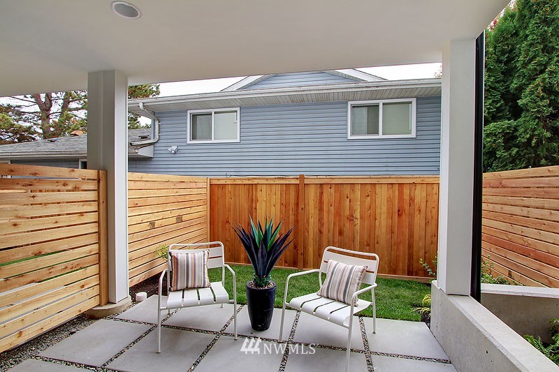 3907 Southwest Findlay Street Seattle, WA 98136 - Photo 5 of 15