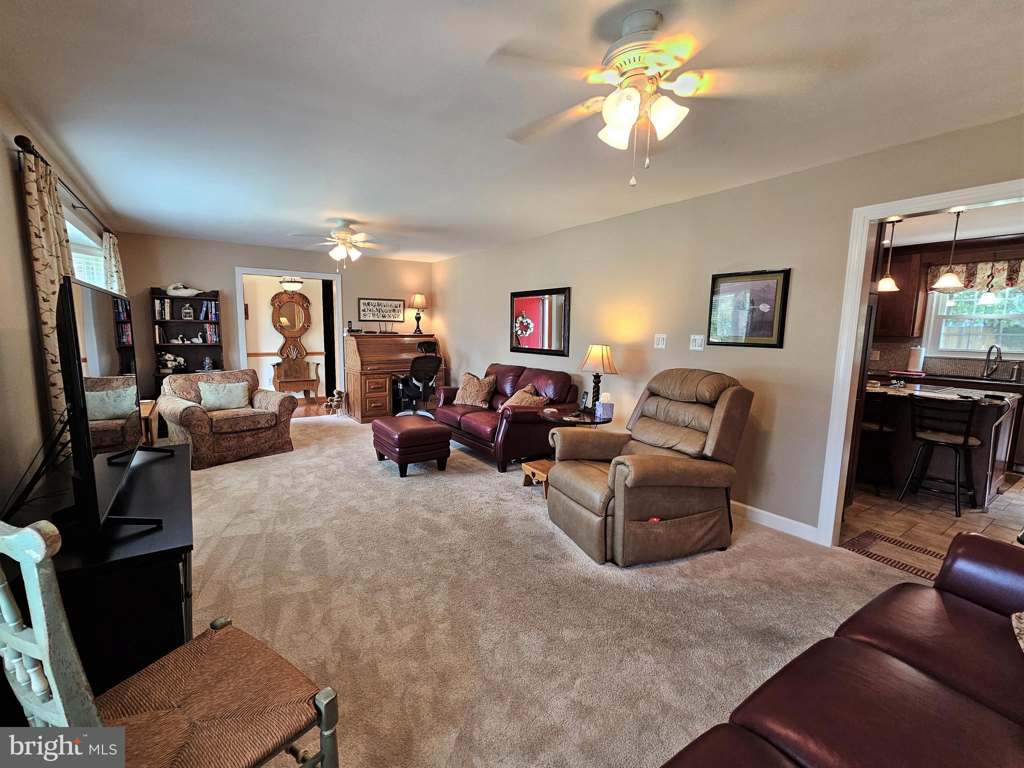 8813 Weems Road Manassas, VA 20110 - Photo 11 of 39 Living Room