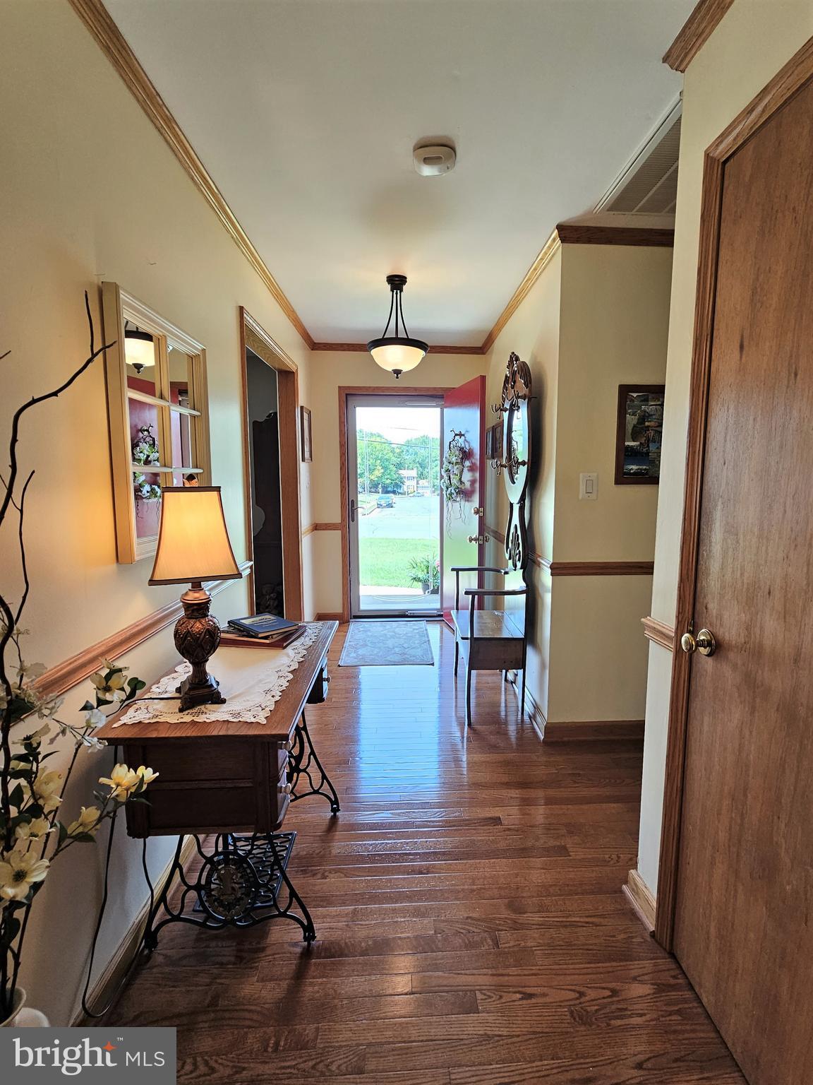 8813 Weems Road Manassas, VA 20110 - Photo 20 of 39 Foyer