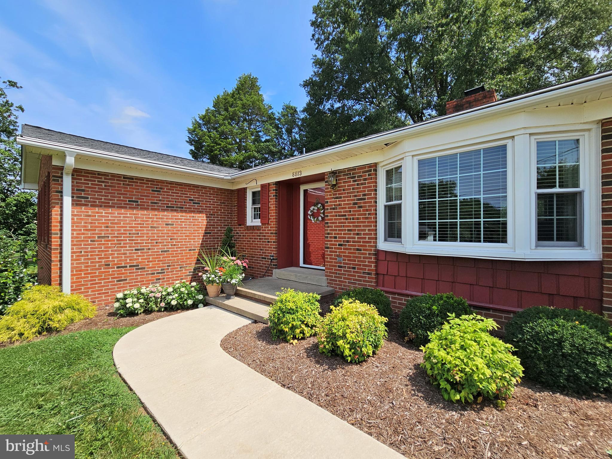 8813 Weems Road Manassas, VA 20110 - Photo 6 of 39 Gorgeous Front Entry! Let's Head Inside
