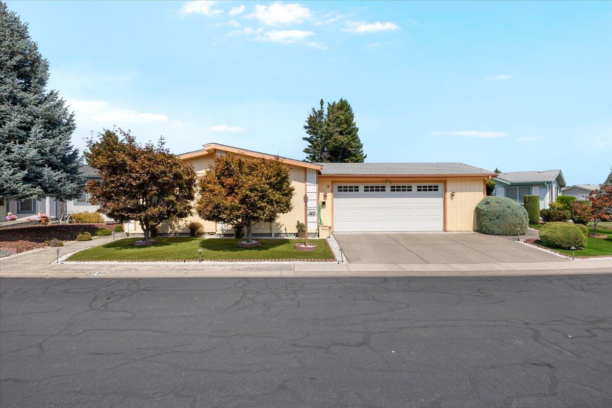 555 Freeman Road, Unit 146 Central Point, OR 97502 - Photo 1 of 21 01-CI_9484