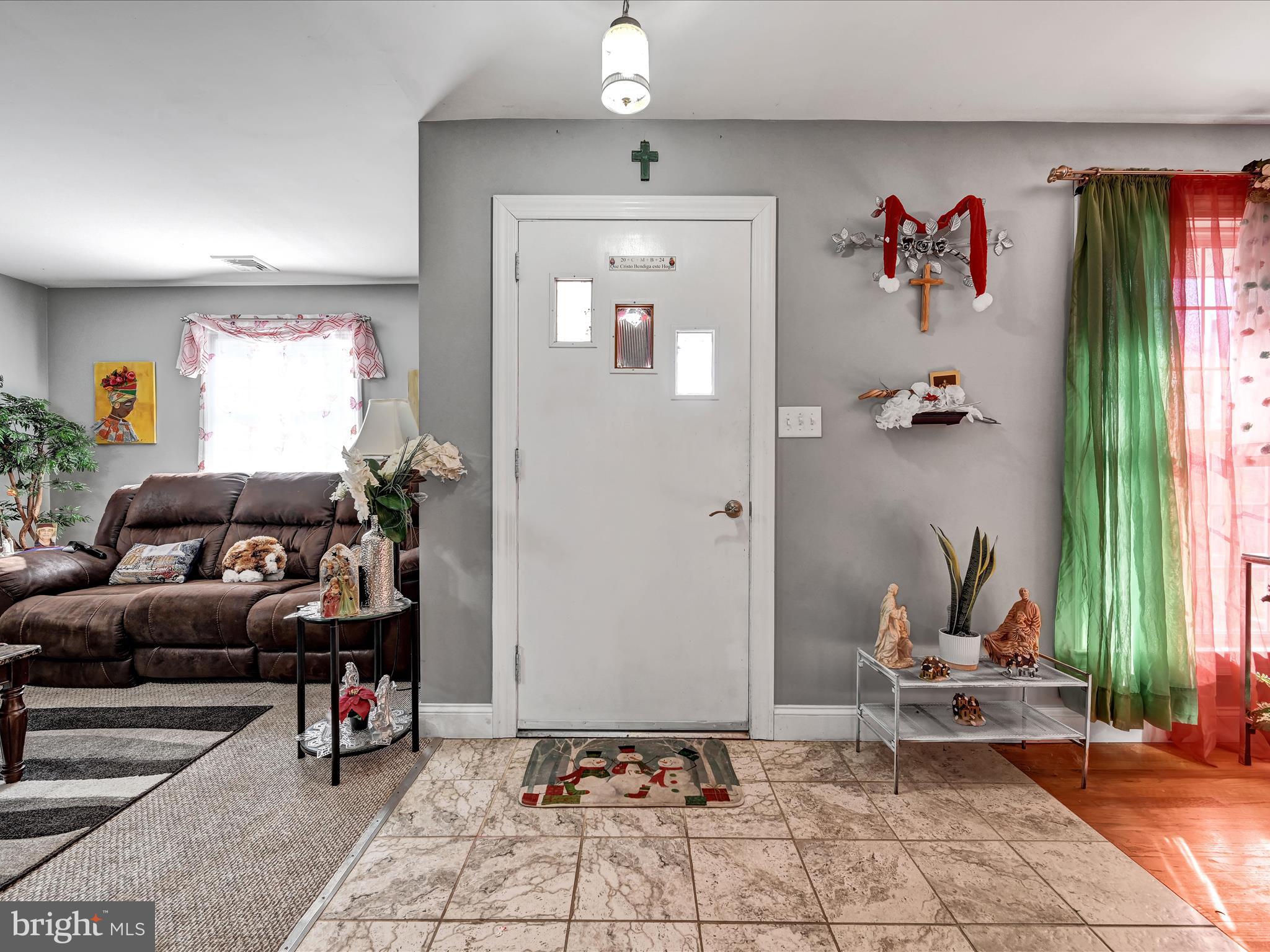 134 Rapho Street Manheim, PA 17545 - Photo 3 of 25 Foyer