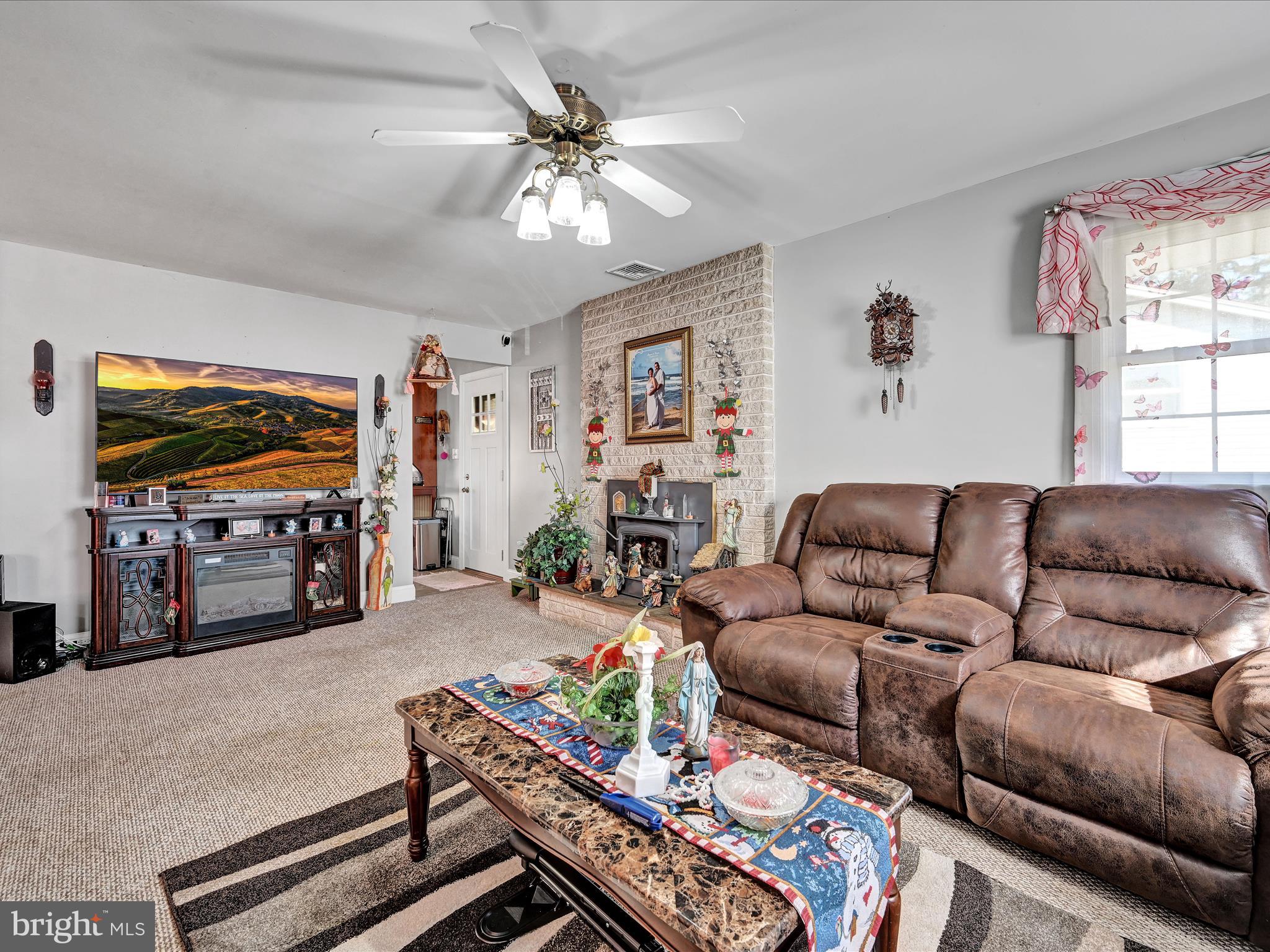 134 Rapho Street Manheim, PA 17545 - Photo 5 of 25 Living Room
