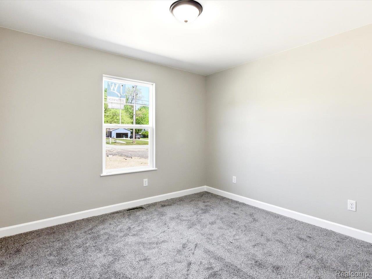 2941 Beach Road Port Huron, MI 48060 - Photo 22 of 30 19-2941 Beach Rd (19).jpg