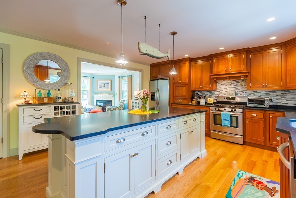 92 Clapp Road Scituate, MA 02066 - Photo 3 of 24 Gallery Image 3