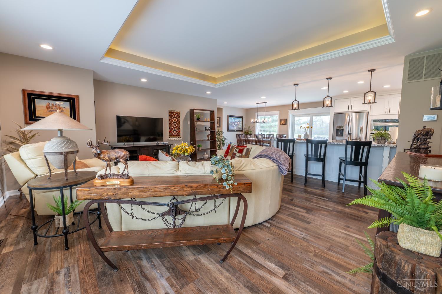 817 Locust Corner Road Cincinnati, OH 45245 - Photo 6 of 90 Gallery Image 6