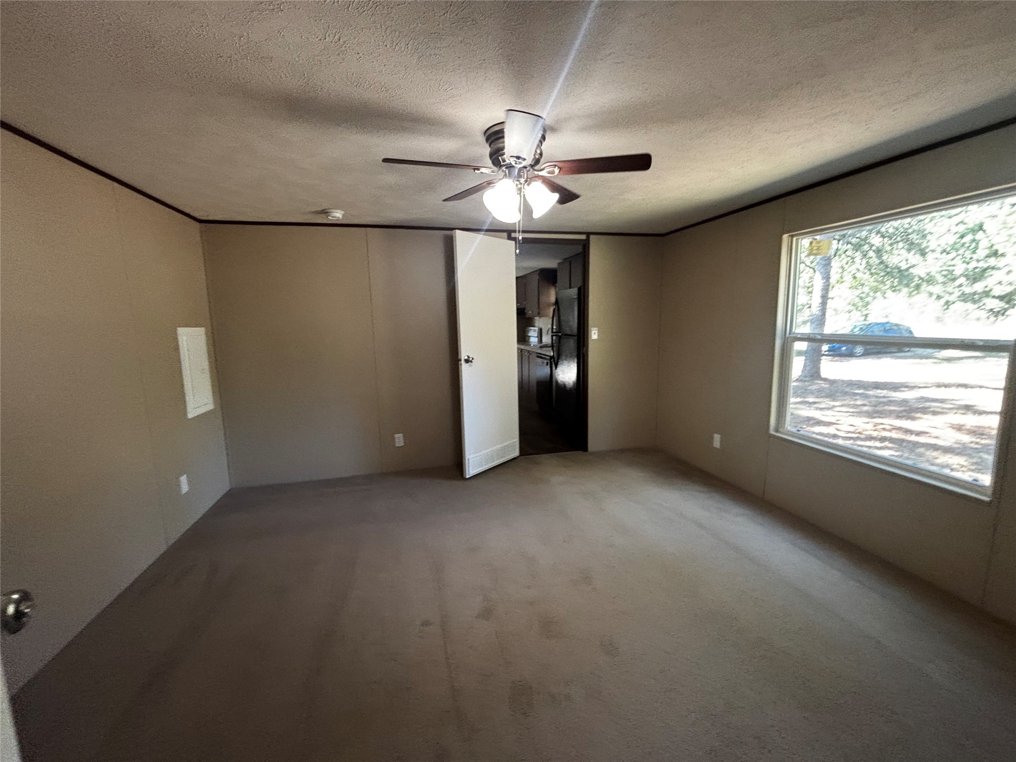 10 South Walnut Lake Drive Huntsville, TX 77320 - Photo 6 of 12 an empty room with a ceiling fan and a window