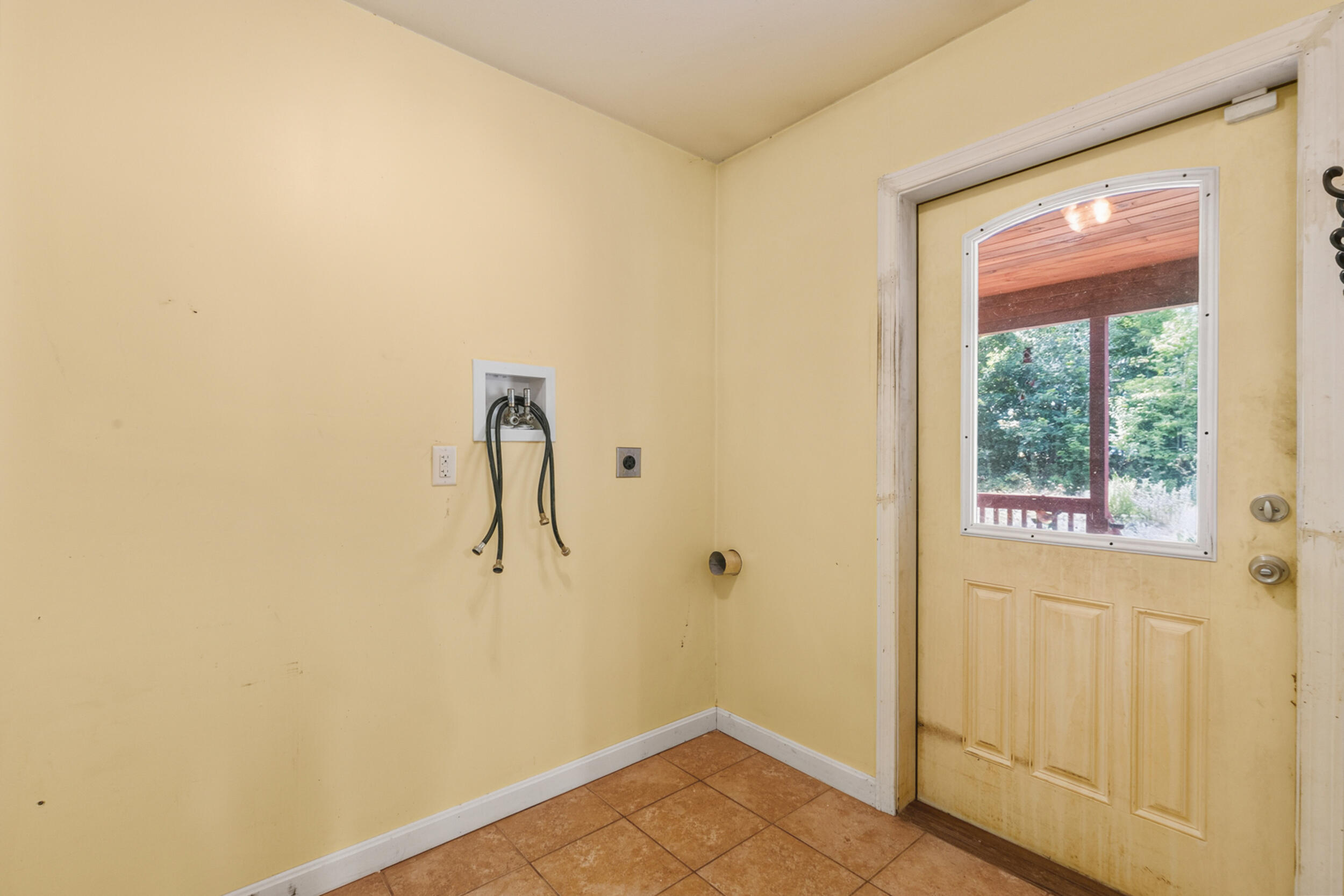 7 Mooers Road Waterboro, ME 04087 - Photo 32 of 35 laundry room