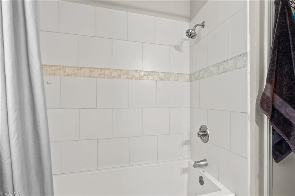 1615 Rankin Road Greensboro, NC 27405 - Photo 18 of 37