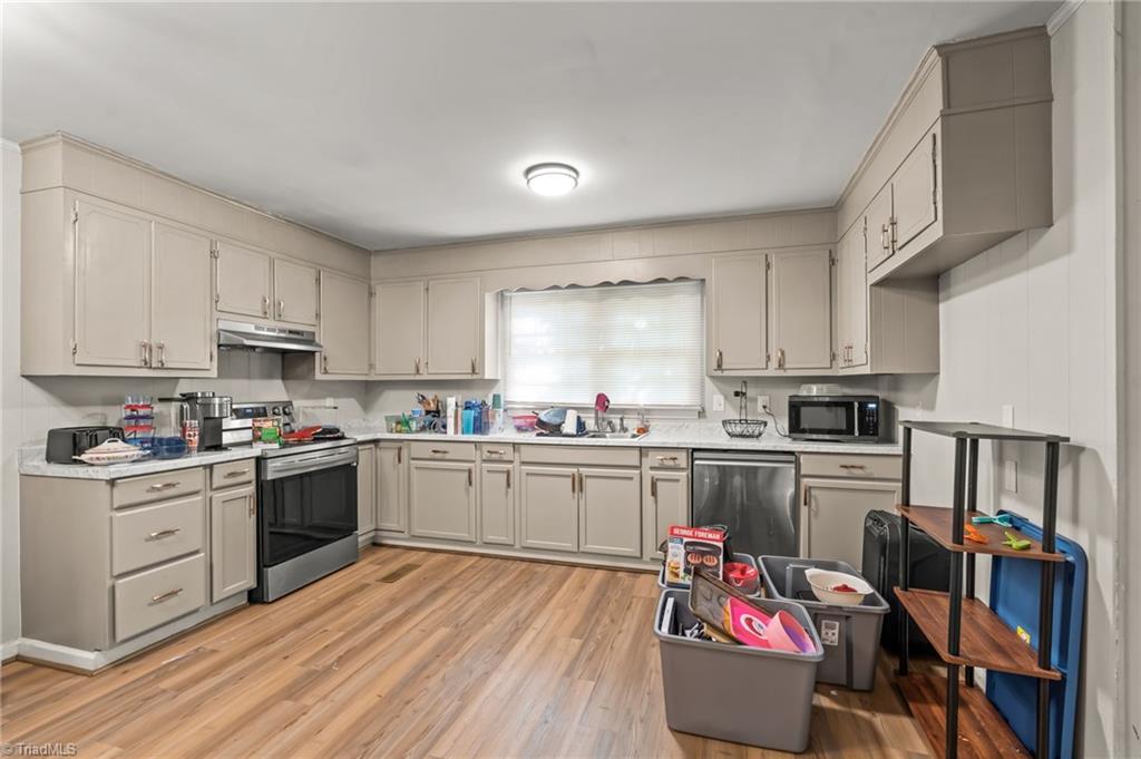 1615 Rankin Road Greensboro, NC 27405 - Photo 9 of 37