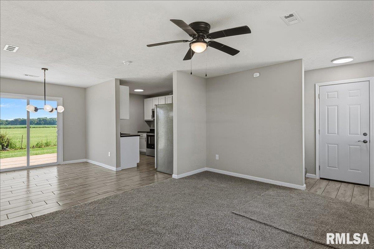 3913 McCormick Drive Springfield, IL 62707 - Photo 4 of 26