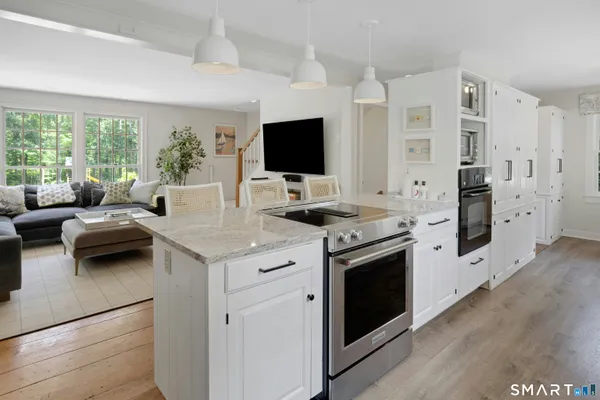 $1,399,000 | 18 Forest Lane, Wilton, CT 06897