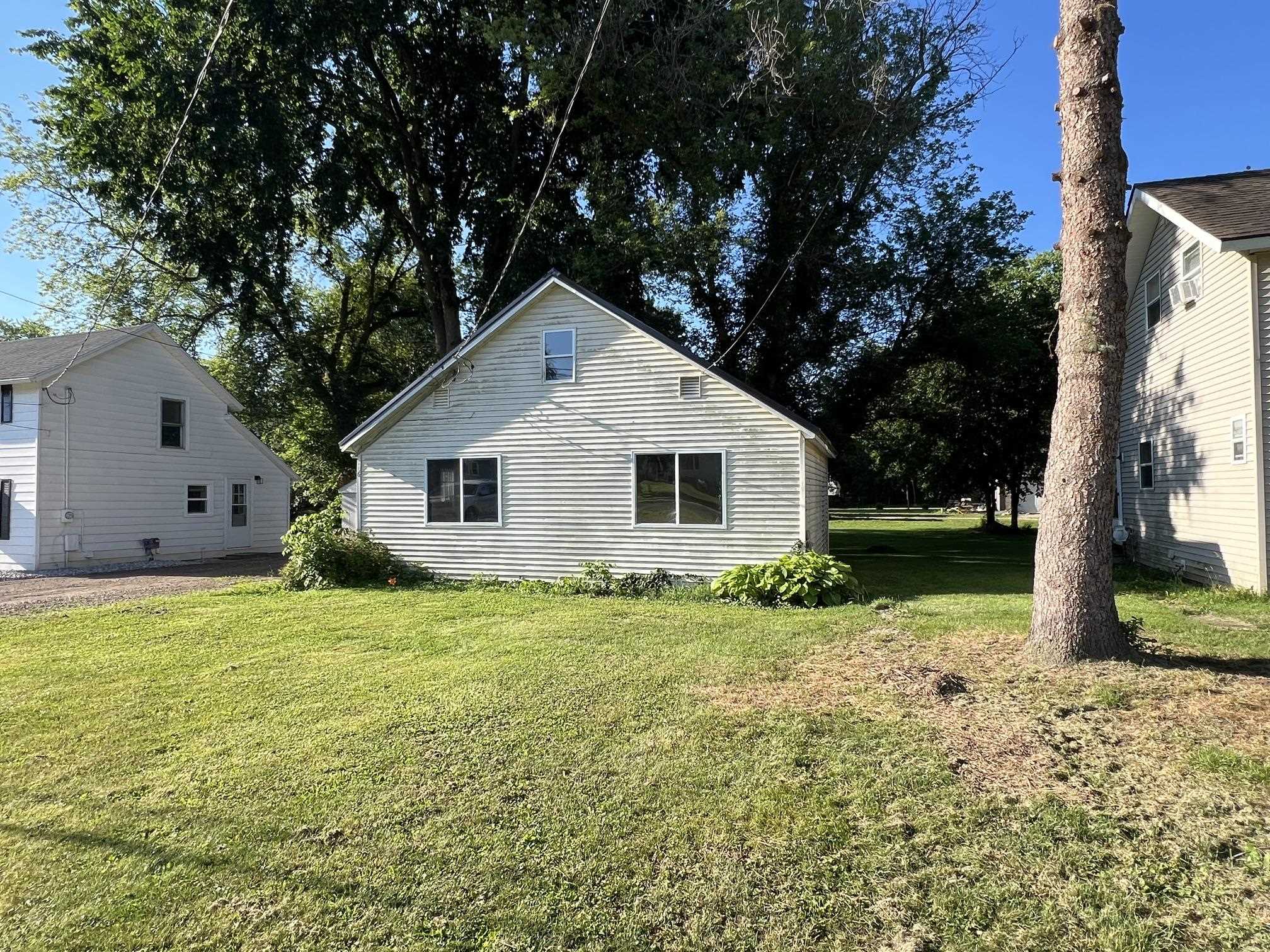 106 Webster Street Ithaca, MI 48847 - Photo 2 of 11