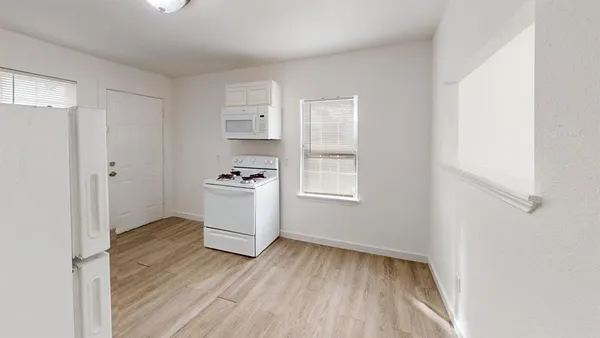 $1,250 | 2223 J B Jackson Jr Boulevard, Unit J, Dallas, TX 75210