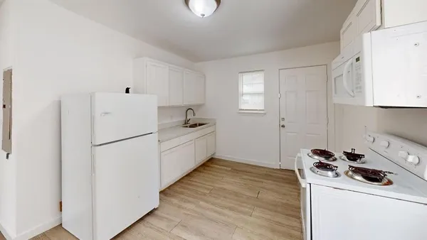 $1,250 | 2223 J B Jackson Jr Boulevard, Unit J, Dallas, TX 75210