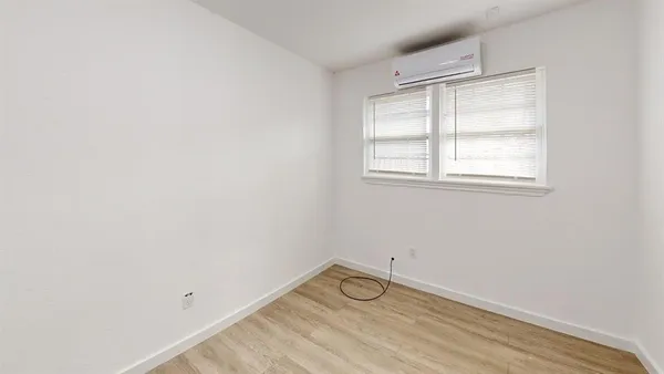 $1,250 | 2223 J B Jackson Jr Boulevard, Unit J, Dallas, TX 75210