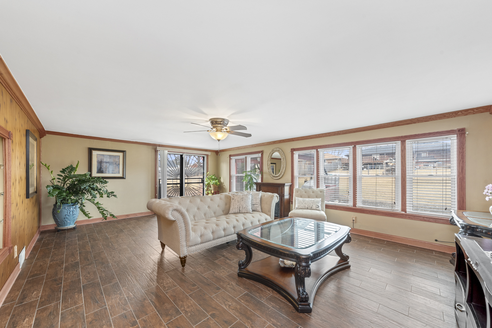 950 Rural Street Aurora, IL 60505 - Photo 4 of 19 Gallery Image 4