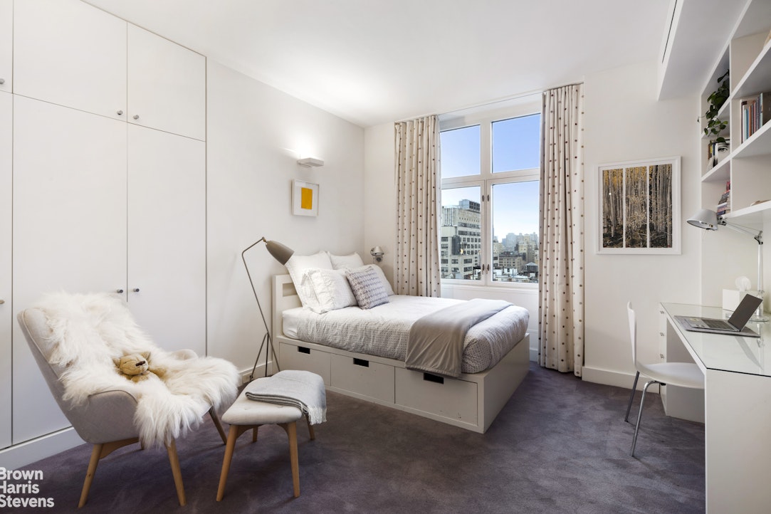 188 East 70th Street, Unit 17CD Manhattan, NY 10021 - Photo 17 of 22