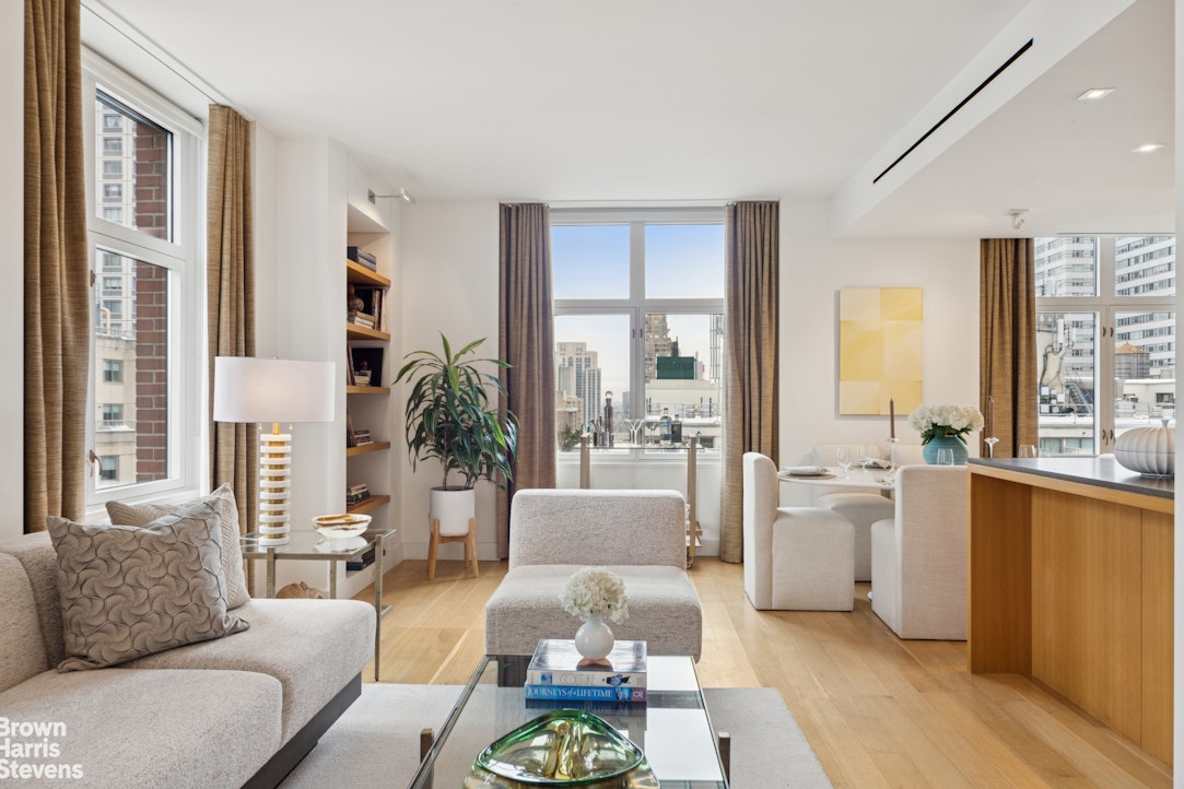 188 East 70th Street, Unit 17CD Manhattan, NY 10021 - Photo 4 of 22