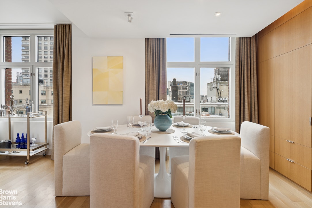 188 East 70th Street, Unit 17CD Manhattan, NY 10021 - Photo 5 of 22