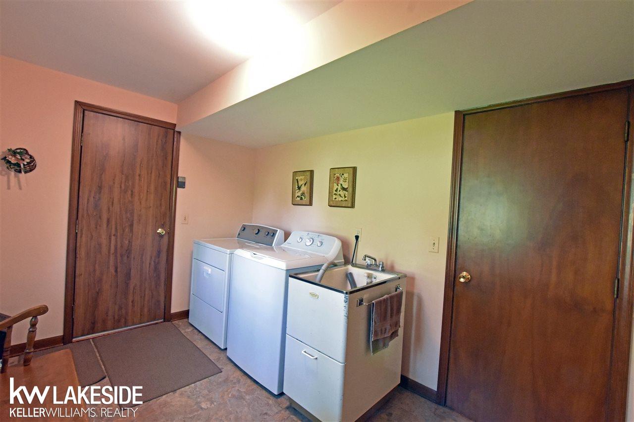 3953 Stonecrest Road West Bloomfield, MI 48322 - Photo 22 of 37 50043021-21.JPG