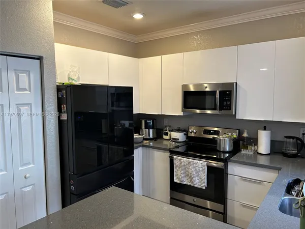 $3,600 | 10371 West 33rd Court, Unit 10371, Hialeah, FL 33018
