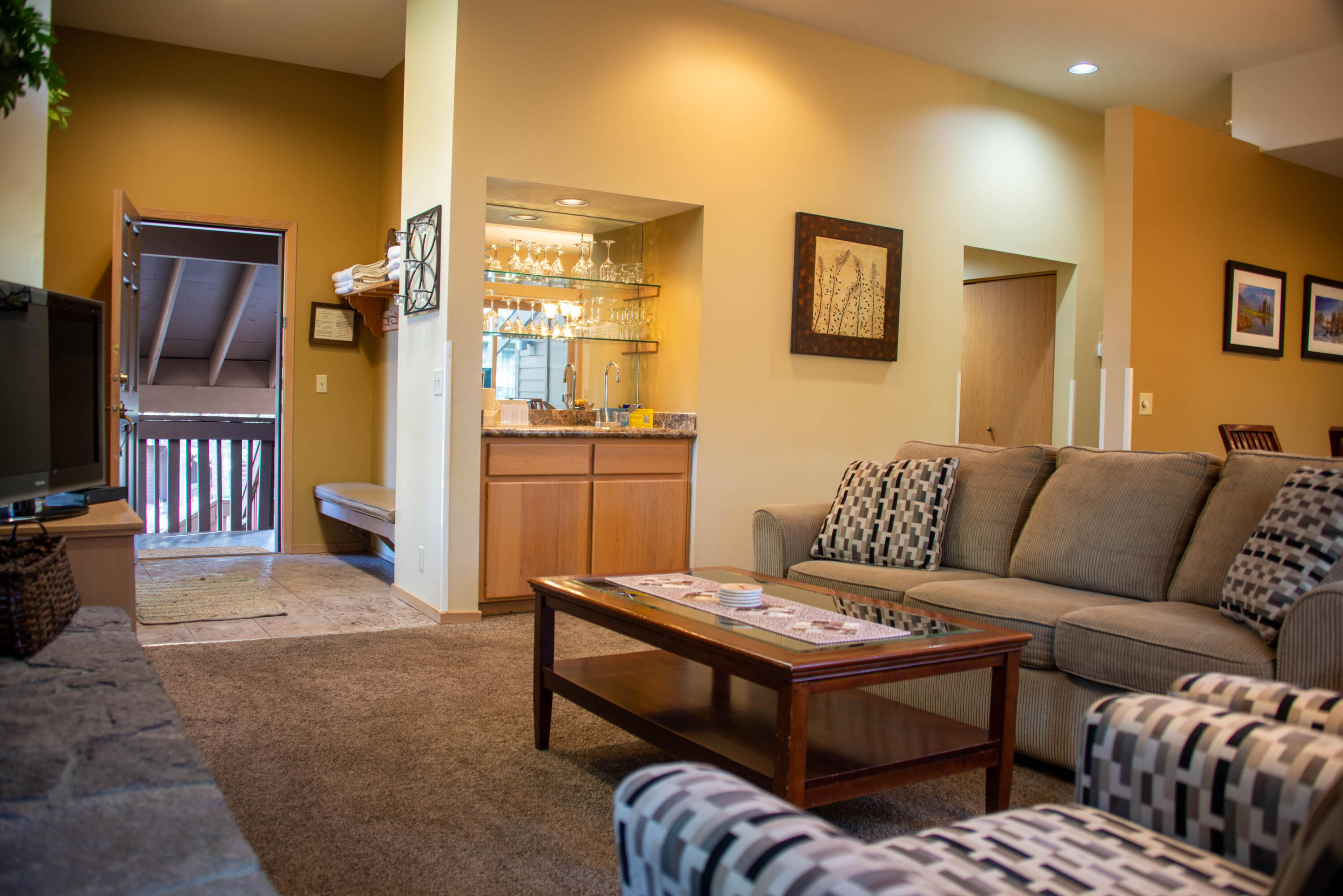 57395-40a1 Beaver Ridge Loop Sunriver, OR 97707 - Photo 4 of 26 a living room with furniture and a flat screen tv