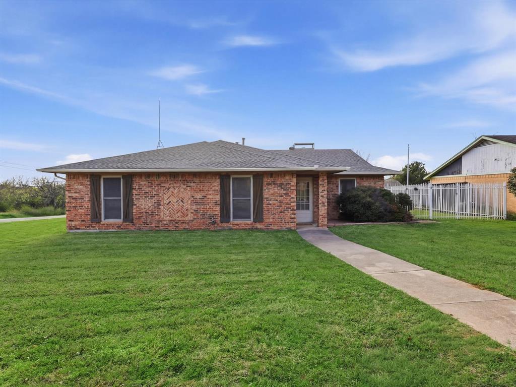 2110 Azalea Street Denton, TX 76205 - Photo 2 of 29 Large front yard space