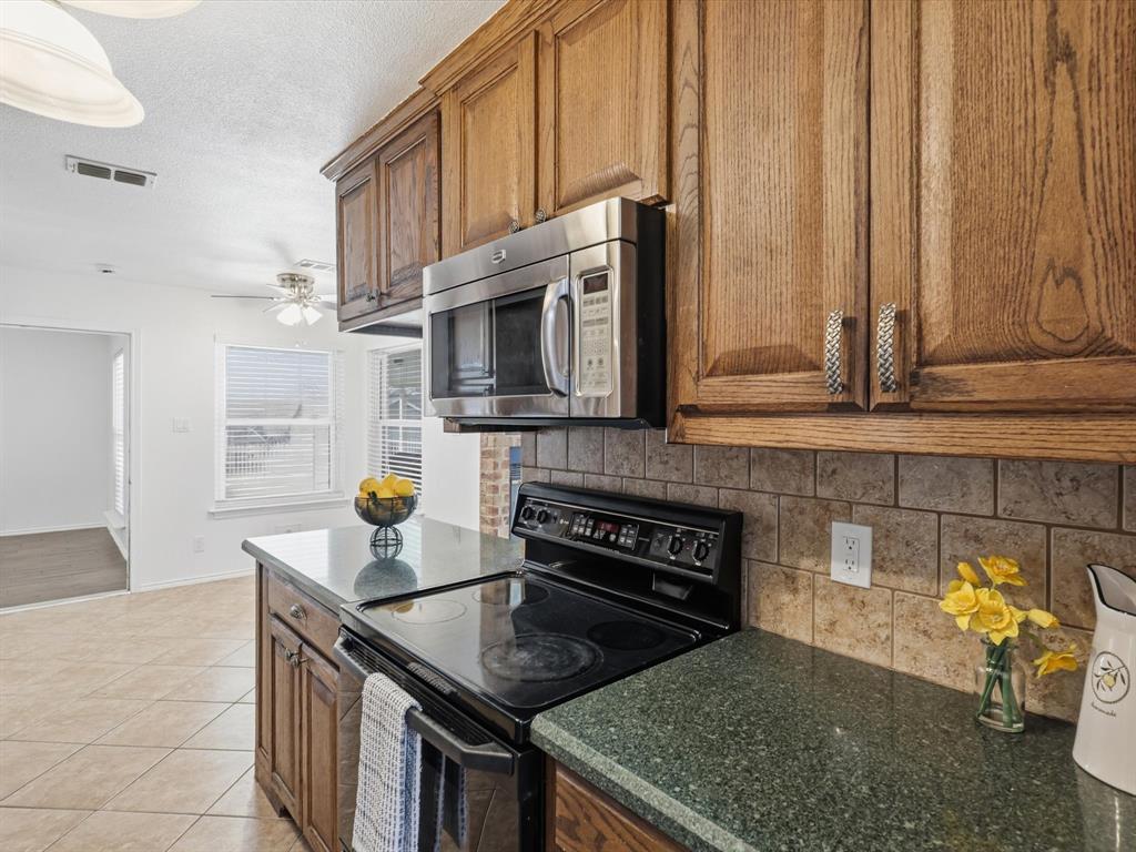 2110 Azalea Street Denton, TX 76205 - Photo 7 of 29