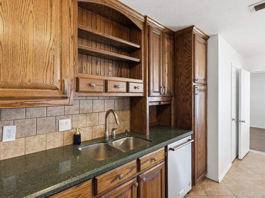 2110 Azalea Street Denton, TX 76205 - Photo 8 of 29