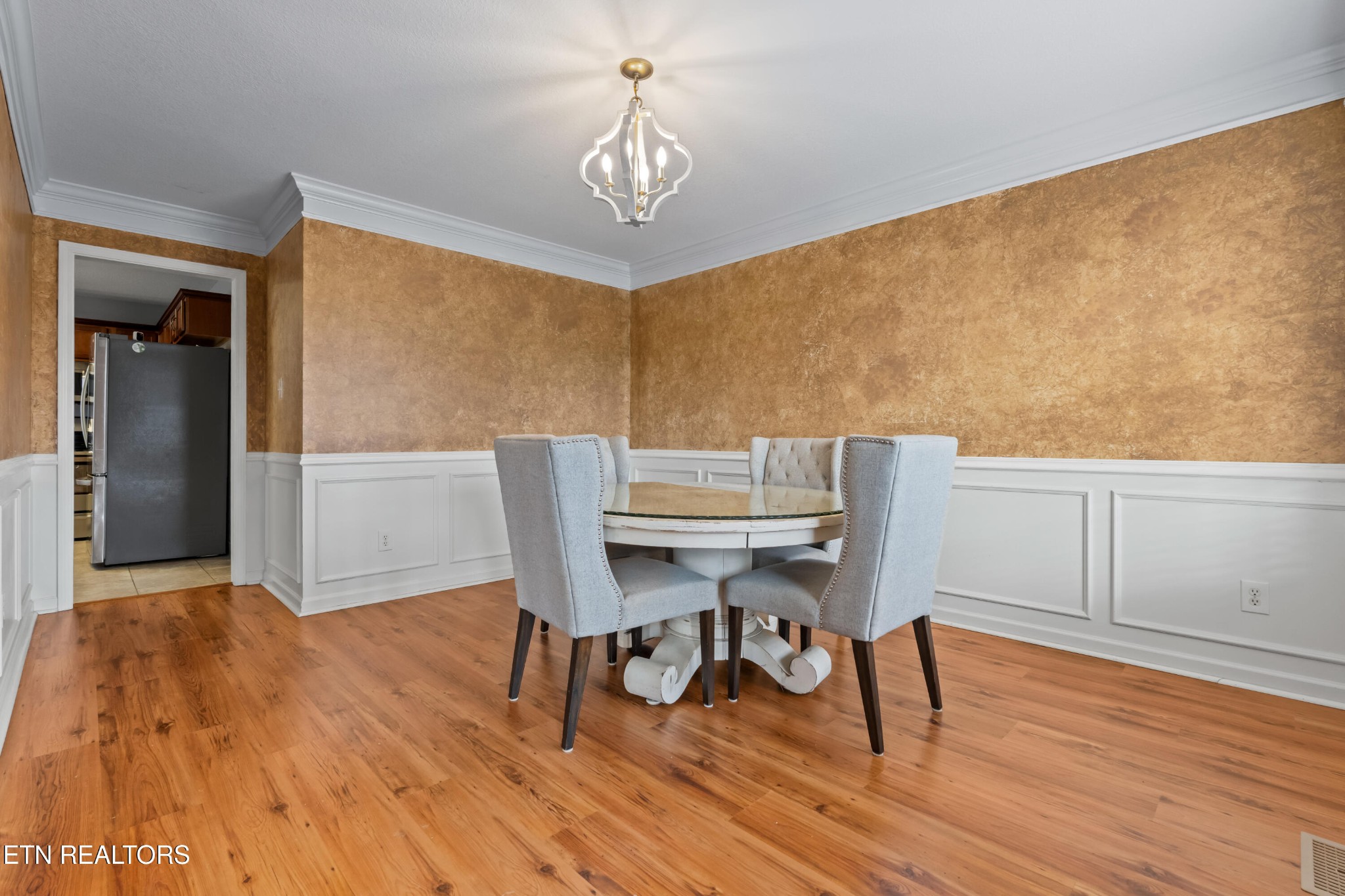 2805 Porch Swing Road Knoxville, TN 37938 - Photo 21 of 48 a workspace with wooden floor