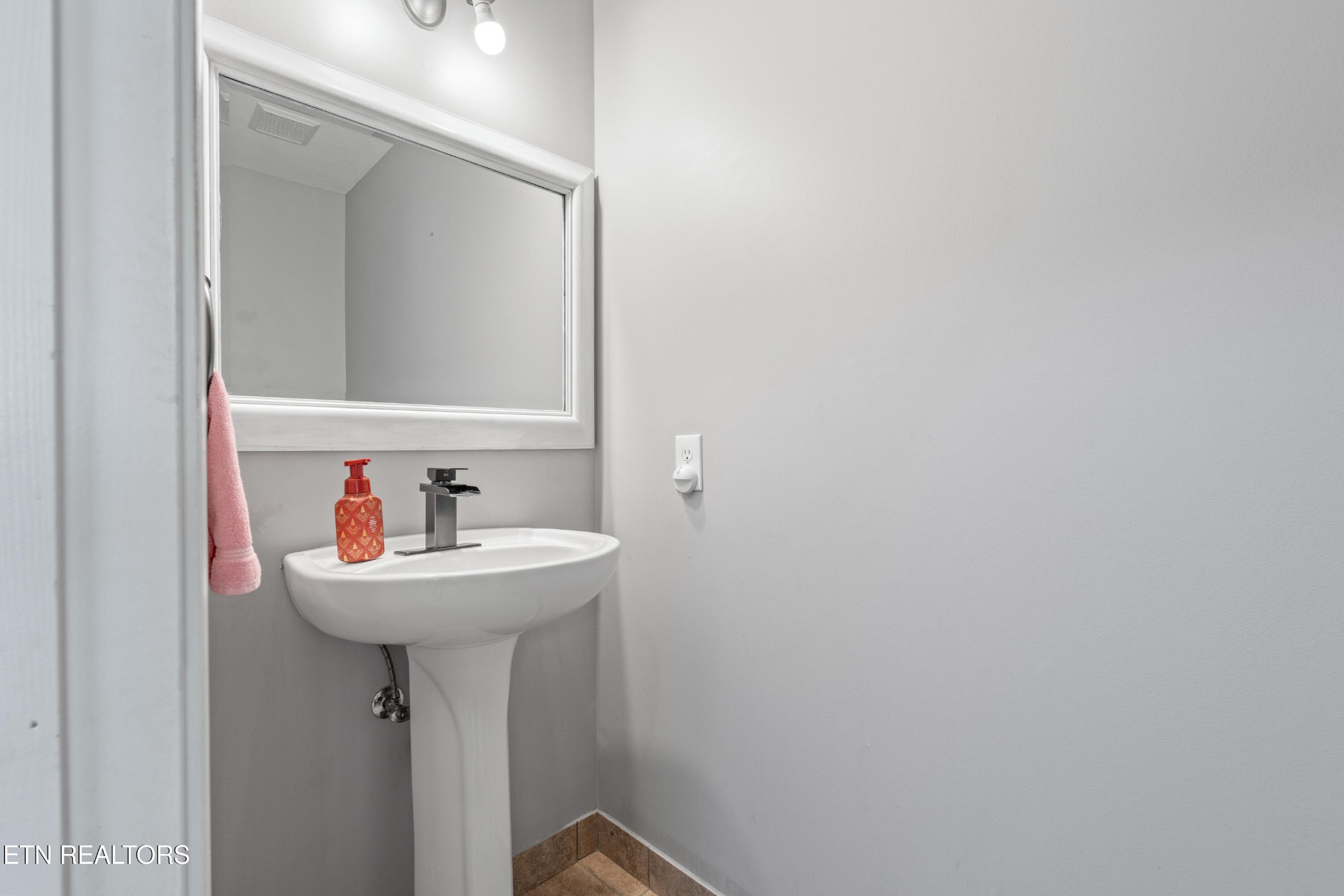 2805 Porch Swing Road Knoxville, TN 37938 - Photo 22 of 48 a bathroom with a sink and a mirror