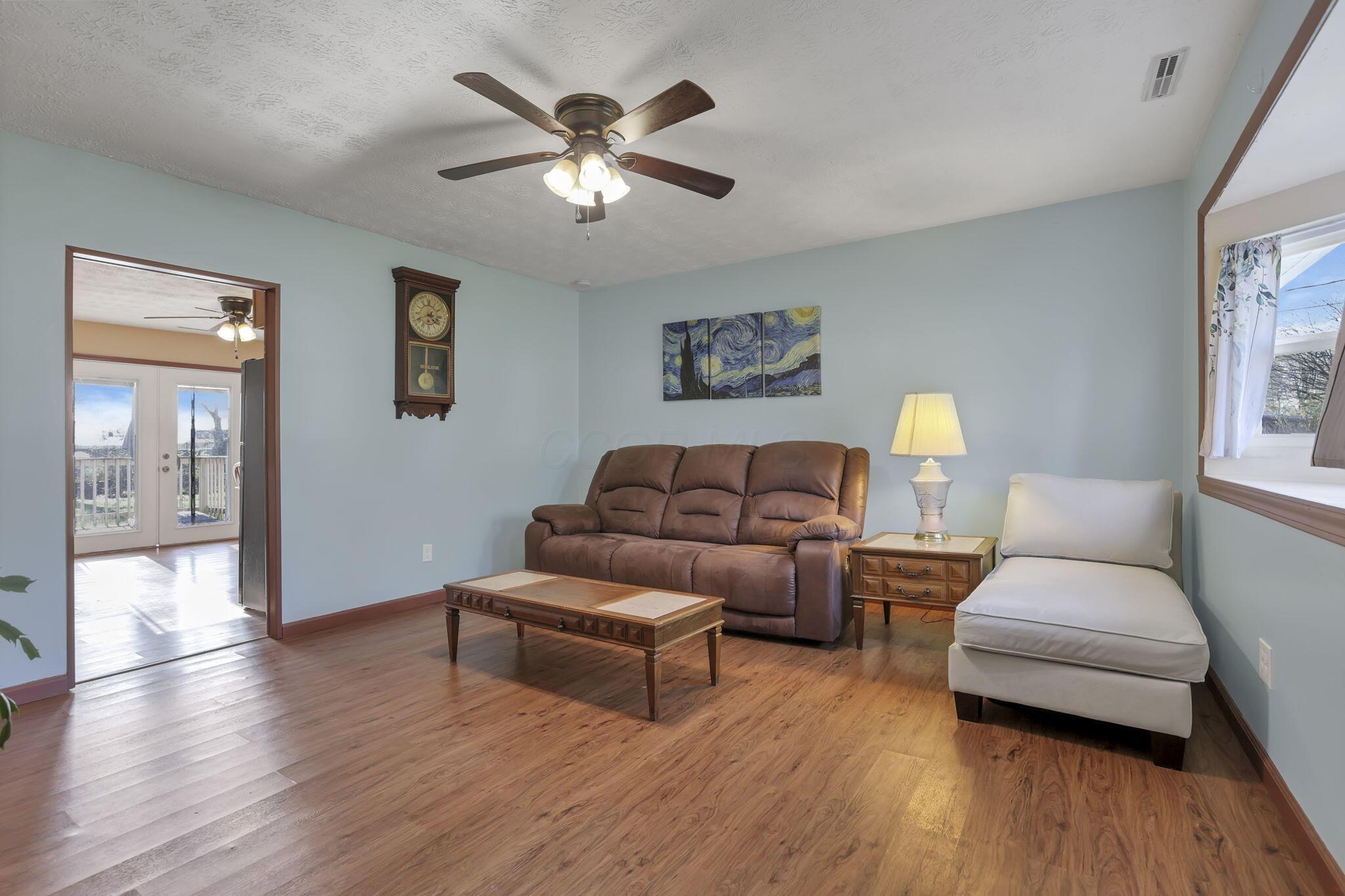 76 Ballman Road Reynoldsburg, OH 43068 - Photo 11 of 50 Living Room