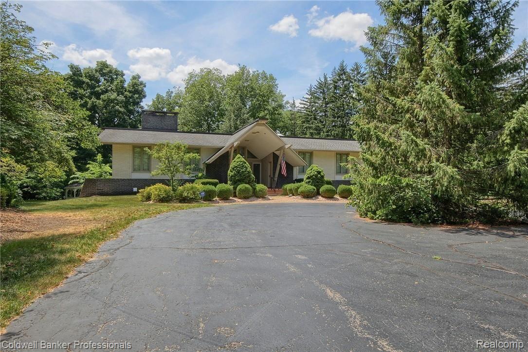 18878 Hannan Road New Boston, MI 48164 - Photo 1 of 42 001-Front.jpg