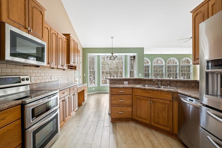 562 Wittenberg Path St. Joseph, MI 49085 - Photo 4 of 24 04_562WittenbergPath_5_Kitchen_LowRes