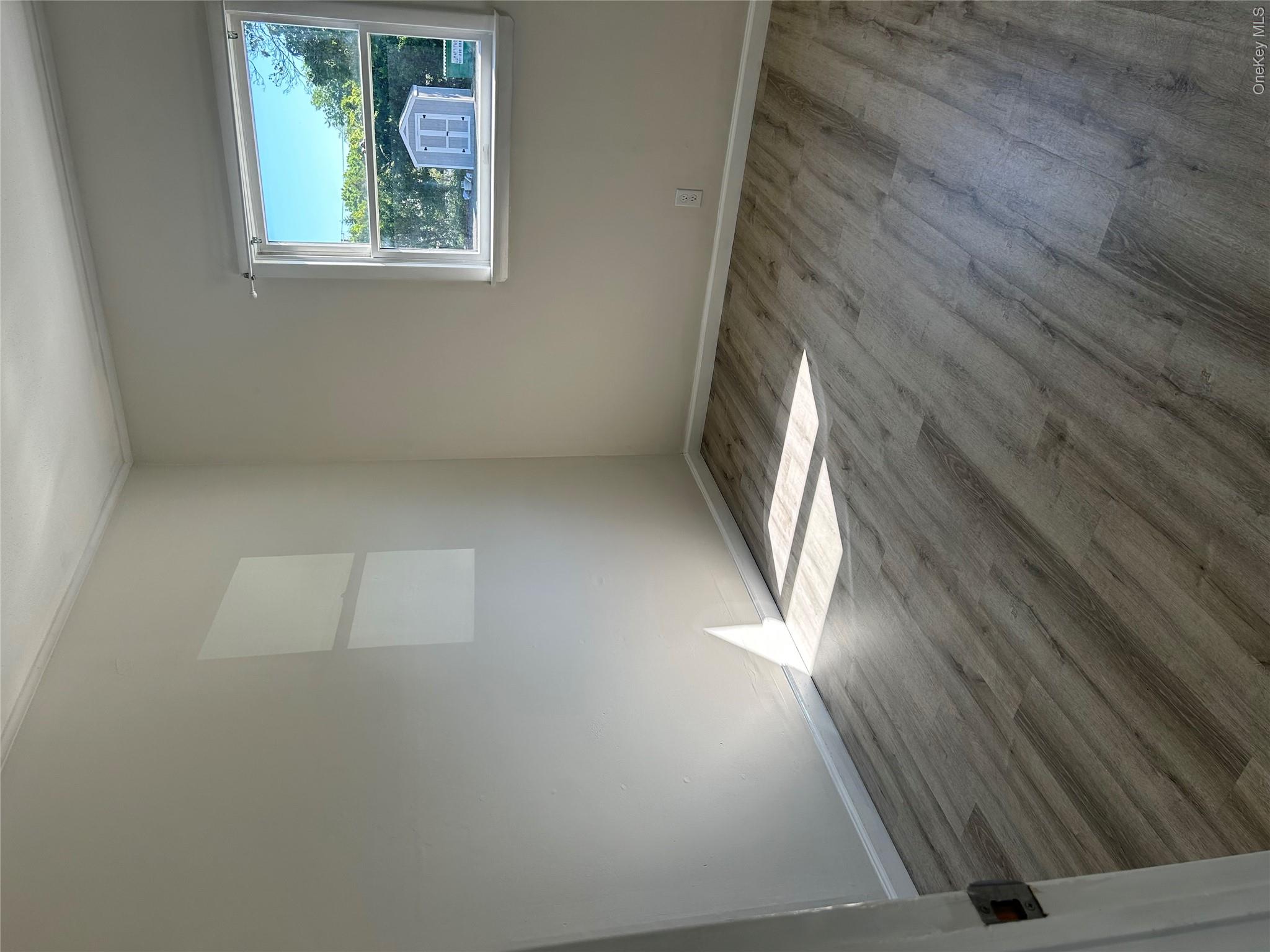 1572 Main Road Riverhead, NY 11901 - Photo 4 of 7
