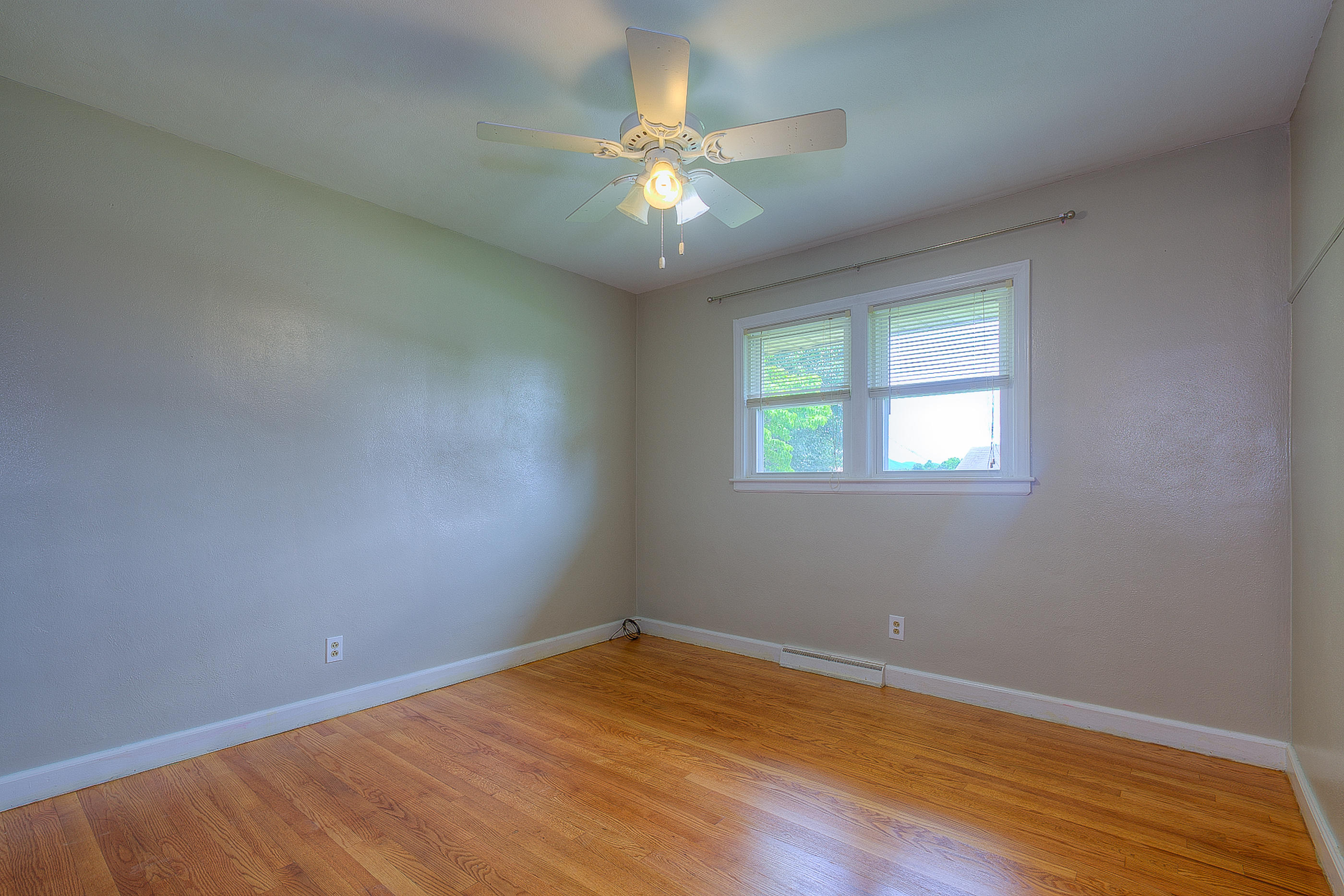 5710 Darby Road Roanoke, VA 24012 - Photo 12 of 24 Bedroom 1
