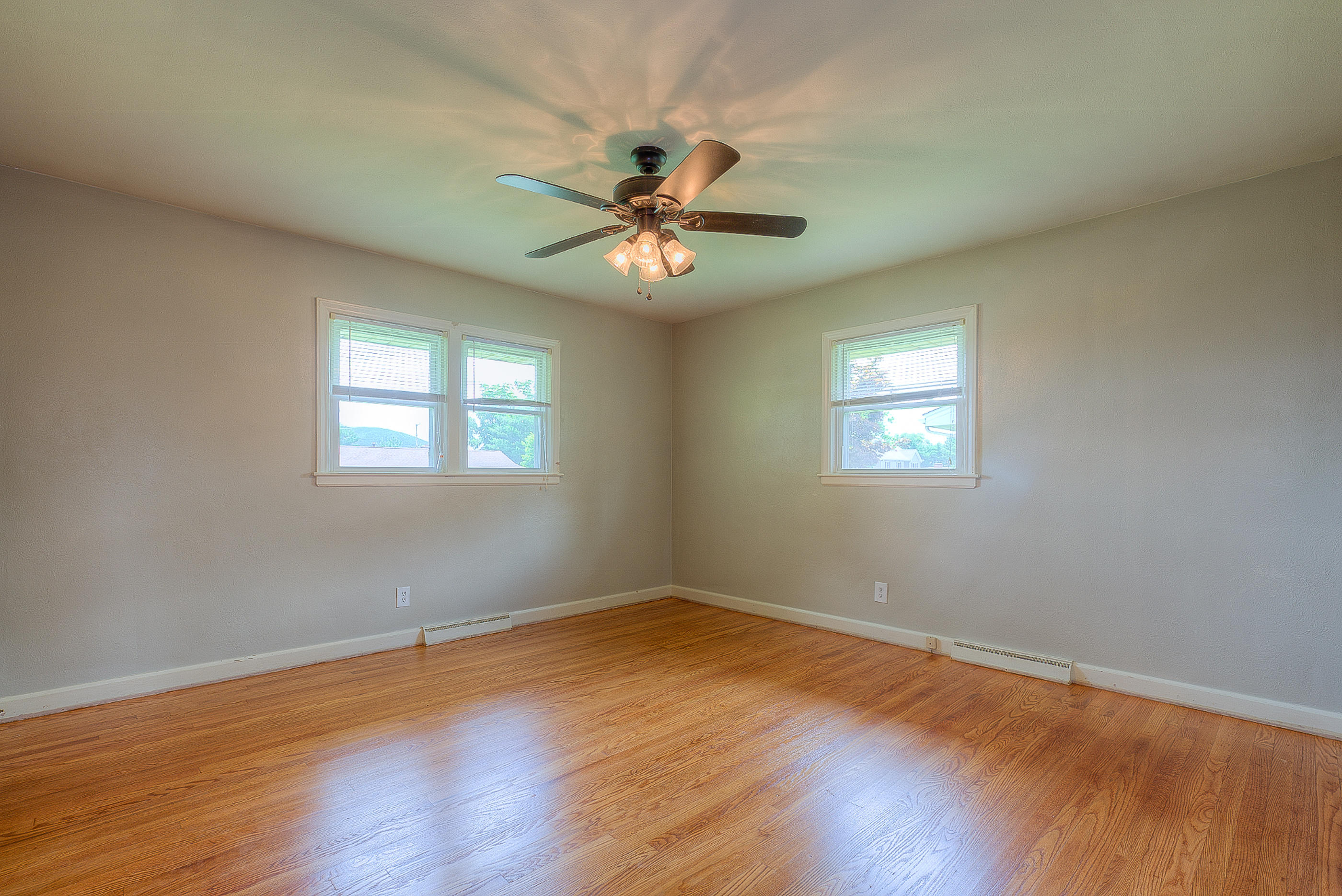 5710 Darby Road Roanoke, VA 24012 - Photo 14 of 24 Bedroom 3