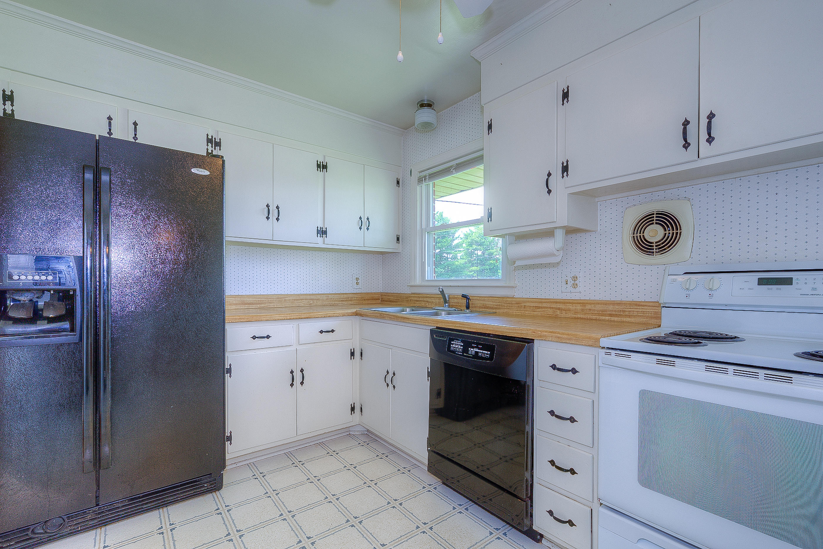 5710 Darby Road Roanoke, VA 24012 - Photo 3 of 24 Kitchen