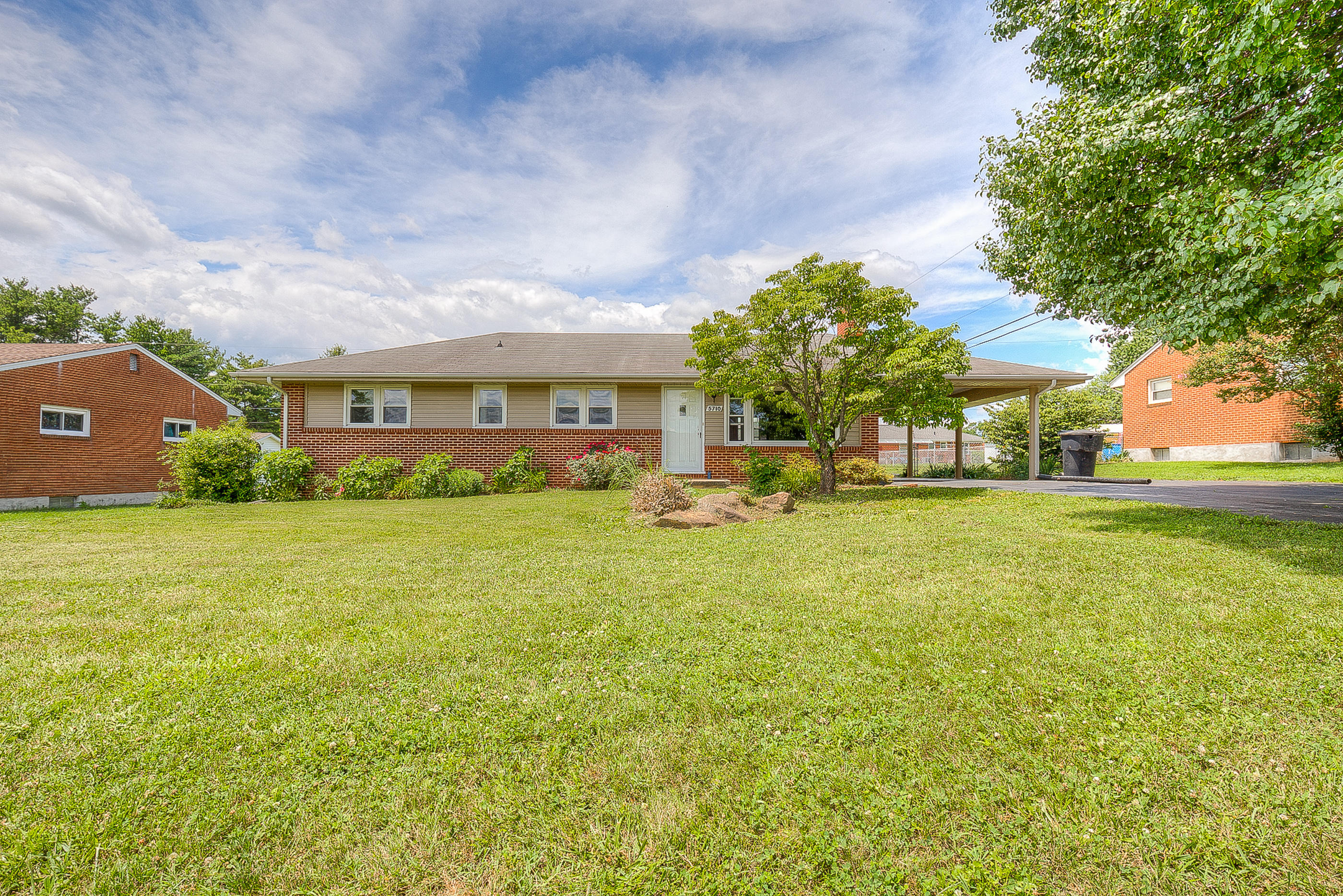 5710 Darby Road Roanoke, VA 24012 - Photo 24 of 24 Front View