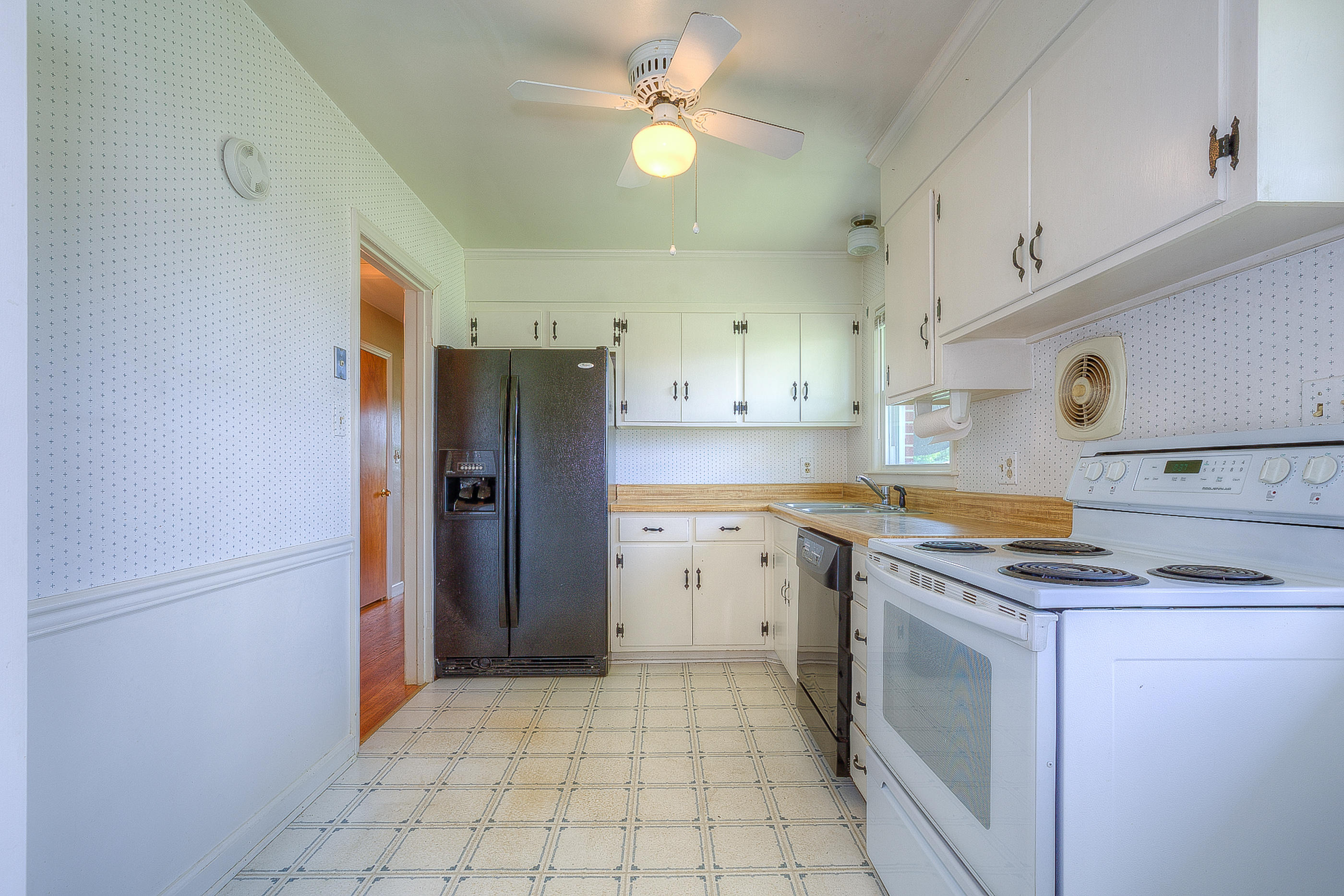 5710 Darby Road Roanoke, VA 24012 - Photo 8 of 24 Kitchen