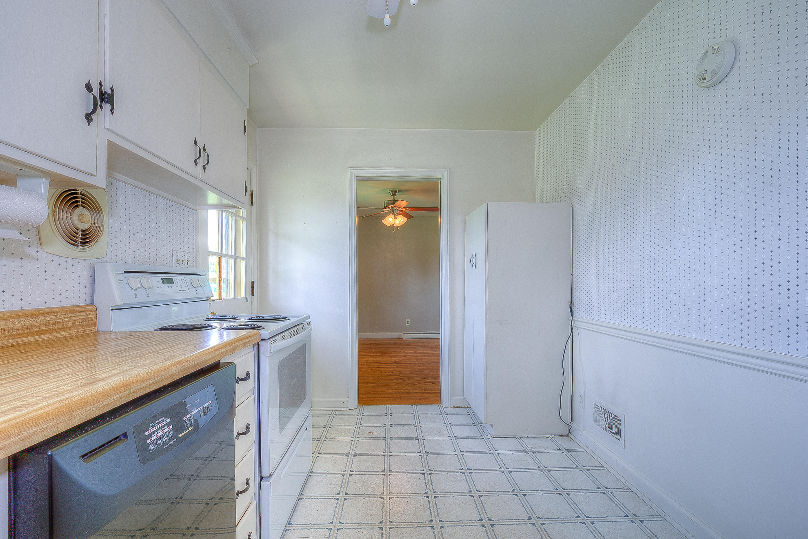 5710 Darby Road Roanoke, VA 24012 - Photo 9 of 24 Kitchen