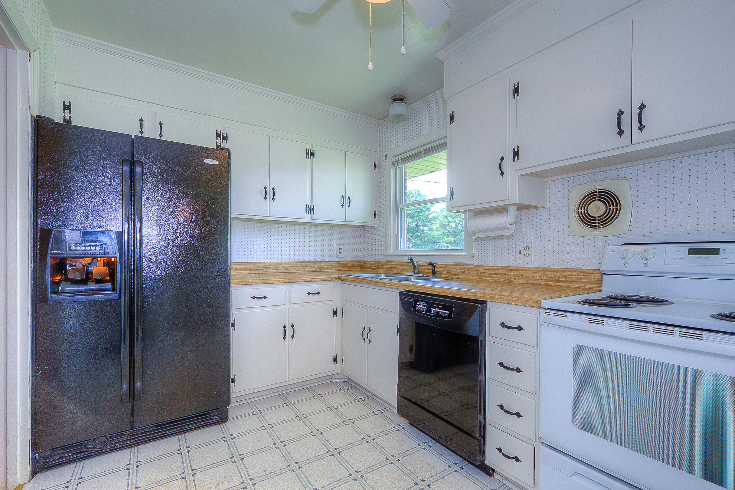 5710 Darby Road Roanoke, VA 24012 - Photo 10 of 24 Kitchen