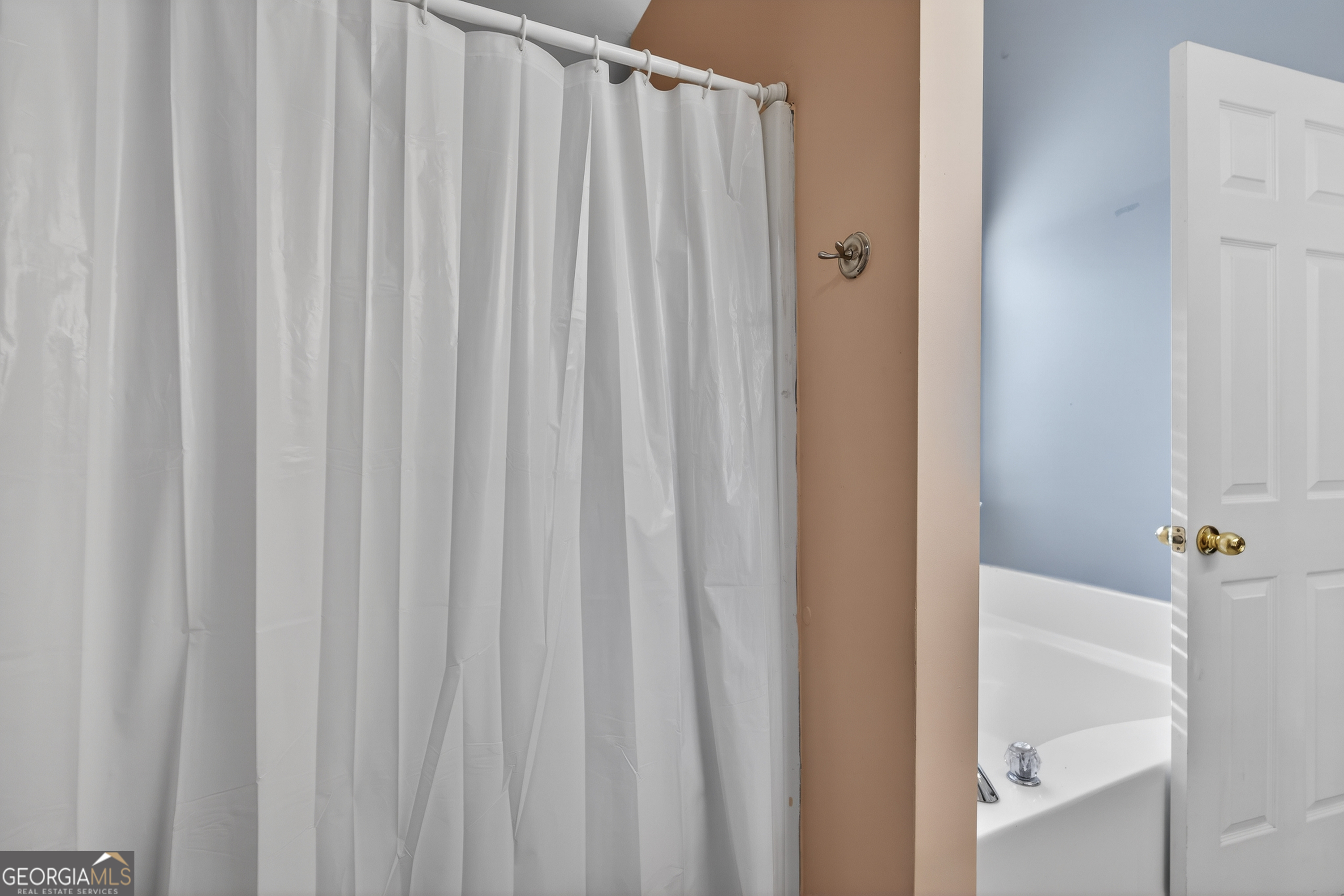 226 Amy Lane Gray, GA 31032 - Photo 30 of 46 a bathroom with a shower and a curtain