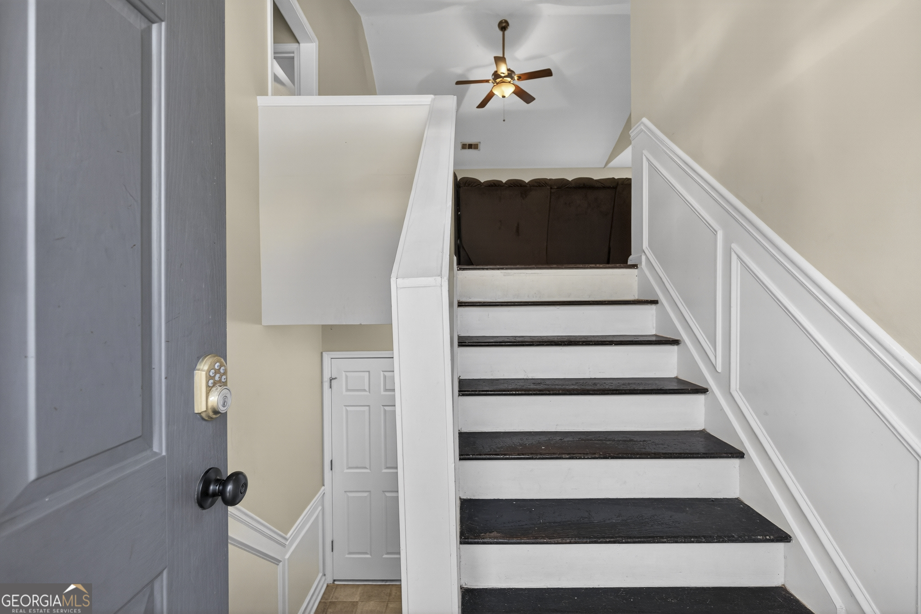 226 Amy Lane Gray, GA 31032 - Photo 6 of 46 a view of entryway