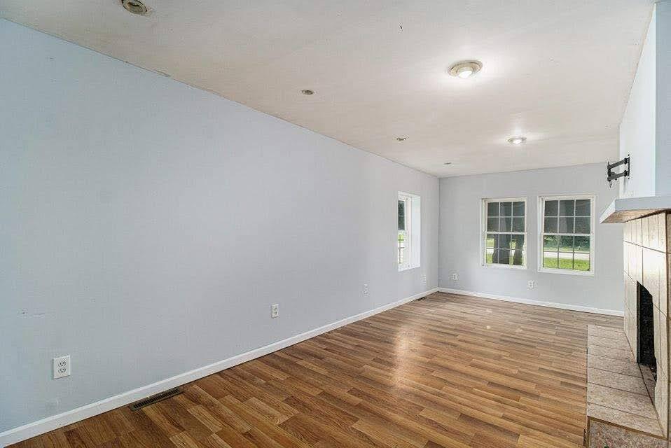 10632 Shaver Road Portage, MI 49024 - Photo 6 of 18 aHR0cHM6Ly9jb21wYW55Y2FtLXBlbmRpbmcuczMu