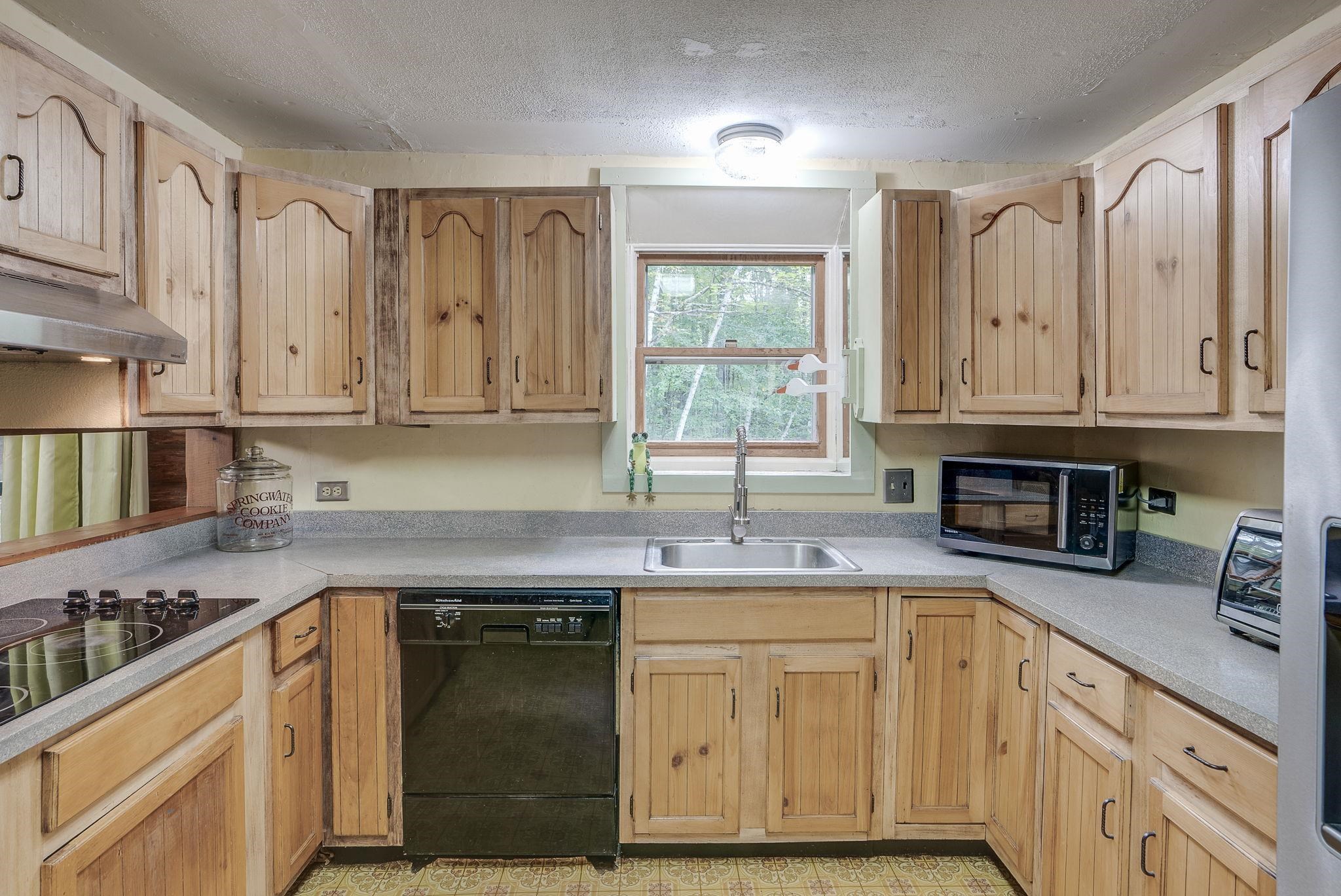 238 Bedford Road New Boston, NH 03070 - Photo 12 of 33