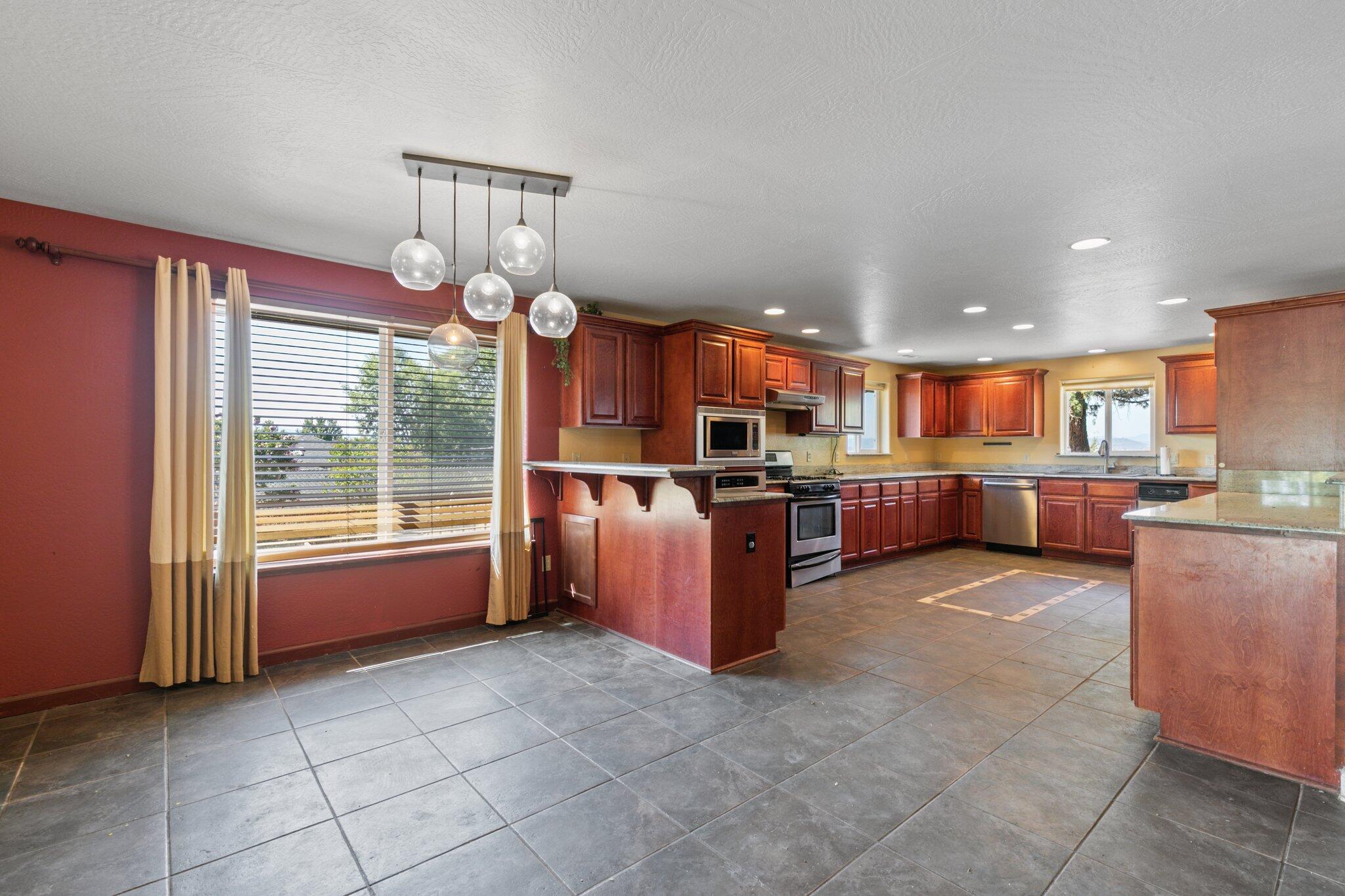 1804 Coker Butte Road Medford, OR 97504 - Photo 13 of 40 14-web-or-mls-IMGM6290